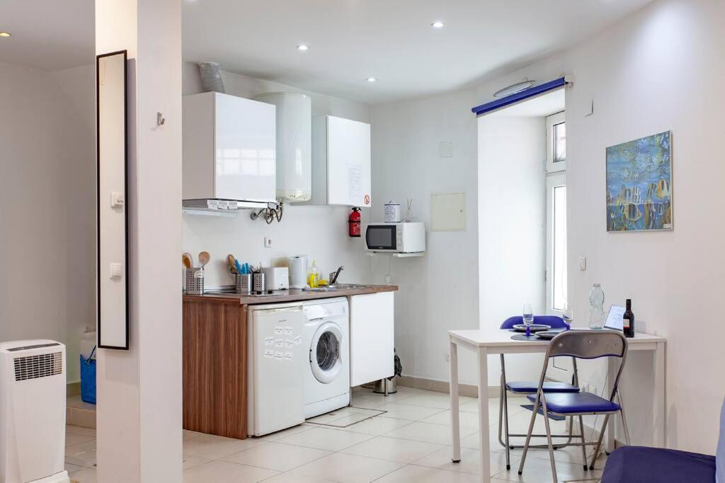 Alfama IV Apartment Lisbon Luaran gambar